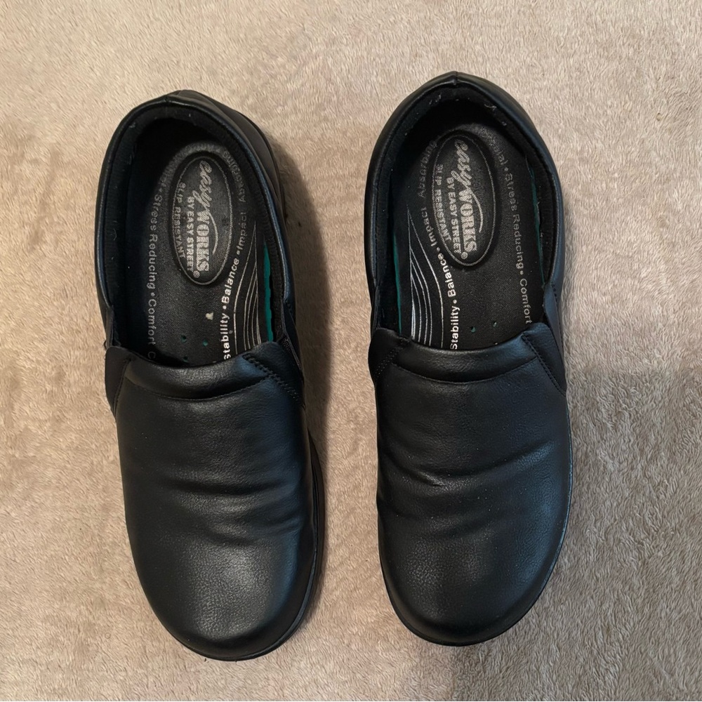 Easy Street Women's Black Loafers